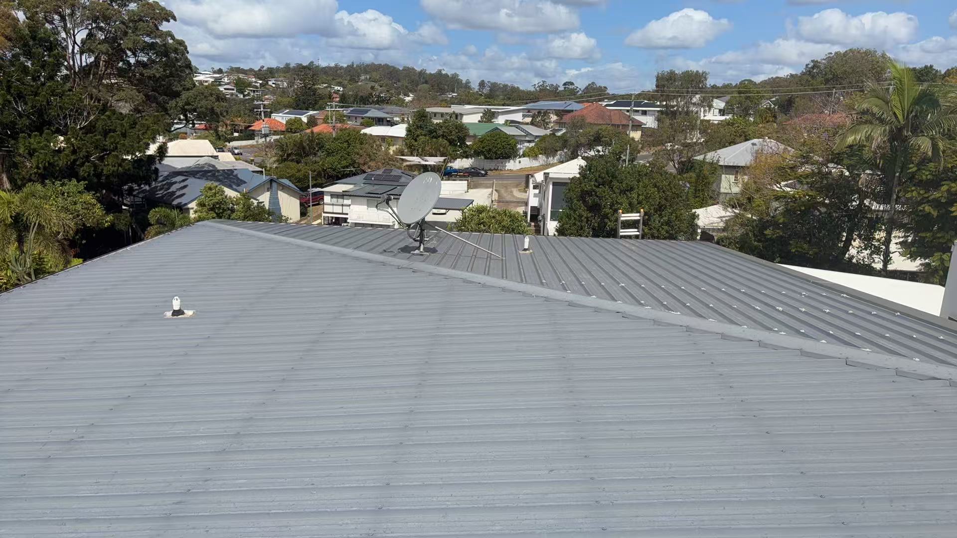 Wide view of the grey profiled metal roof