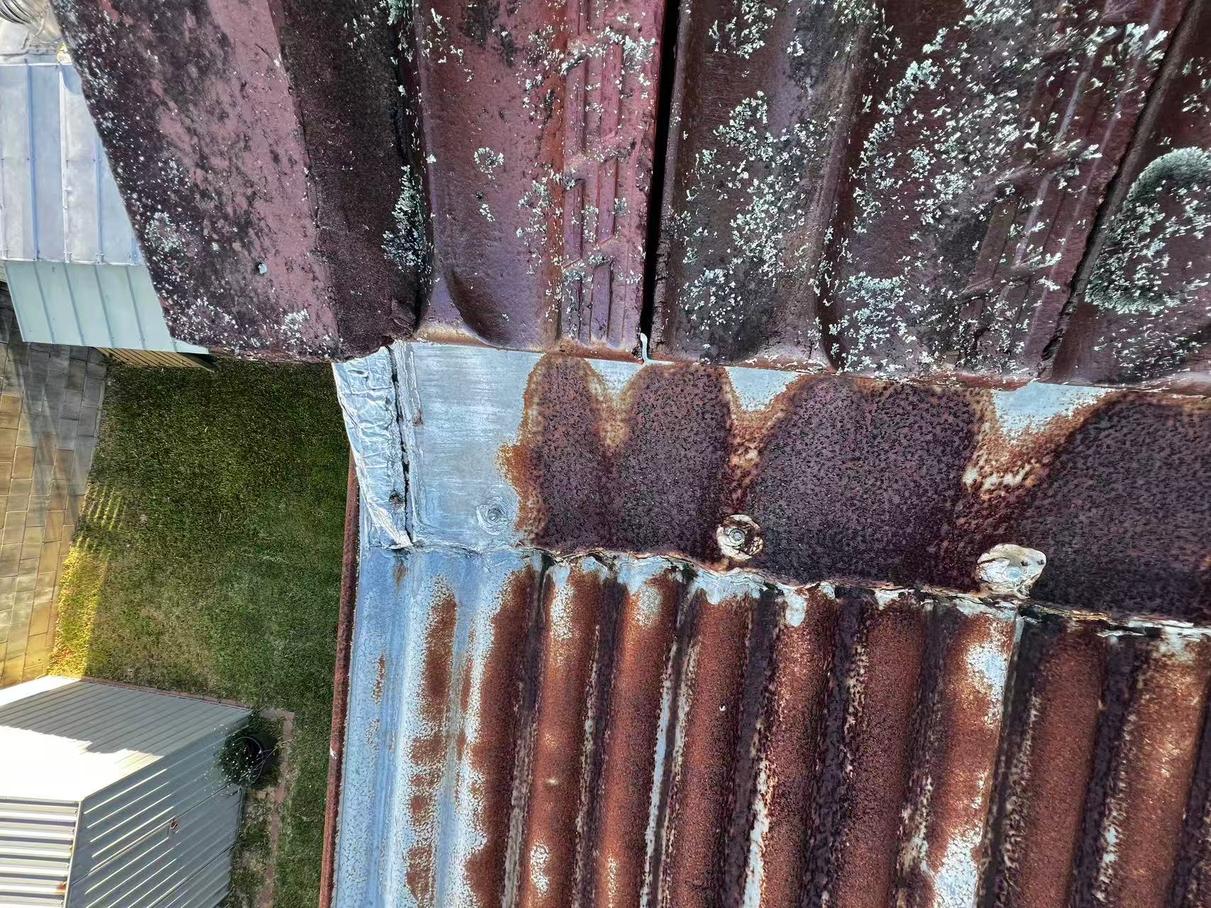 Corrosion, fasteners and old sealing at the metal-to-tile junction